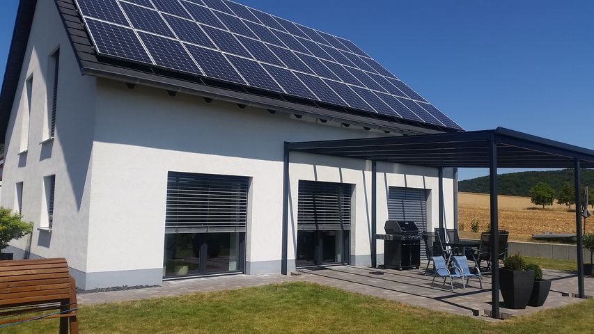 Stromerzeugung im e-Haus - Haus mit Photovoltaik-Anlage